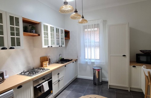 Orange House | Clytie Cottage on Moulder (CBD)