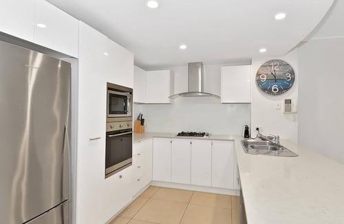 The Entrance Apartment | Coast Apartments 7 - Roof Top pool