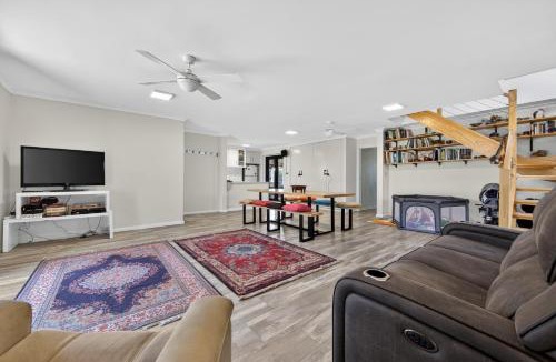 Safety Bay House | Coastal 2-Bed Home with Pool