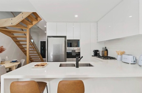 Thirroul House | Coastal Calm Escape Close to Thirroul and Beaches