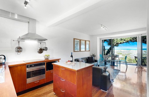 Scarborough Apartment | Coastal Convenience – 2BR 50m To The Beach