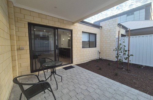 Innaloo House | Coastal Elegance | 3BR 2BA Near Beach & City