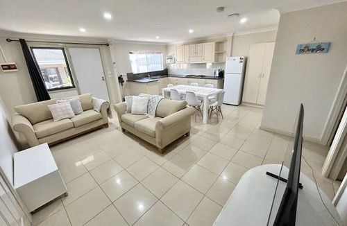 Moonta Bay House | Coastal Epping Escape - Moonta Bay