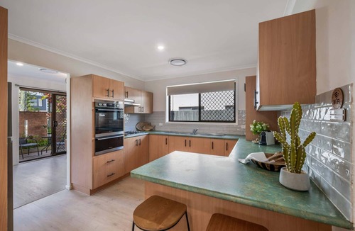 Warana House | Coastal family home - 4BR, walk to beach