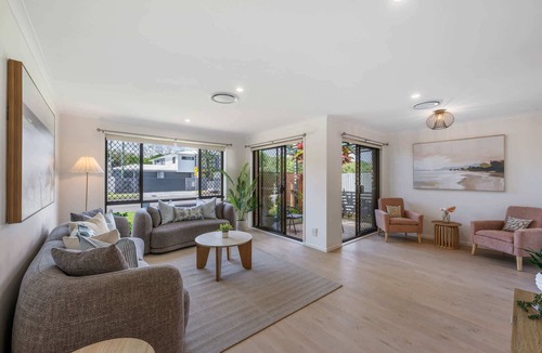 Warana House | Coastal family home - 4BR, walk to beach