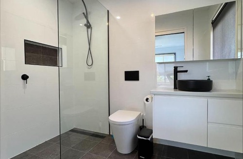 Batehaven House | Coastal Family Home Close to Beach