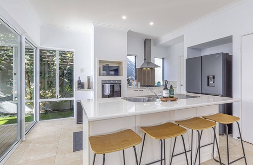 Hillarys House | Coastal Home | Heated Pool | Flexible Stay