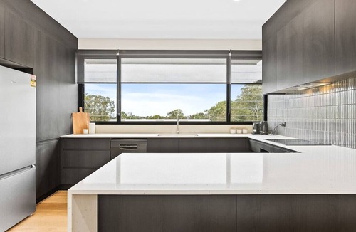 Caloundra Villa | Coastal Townhouse | Minutes to Beaches & Cafés
