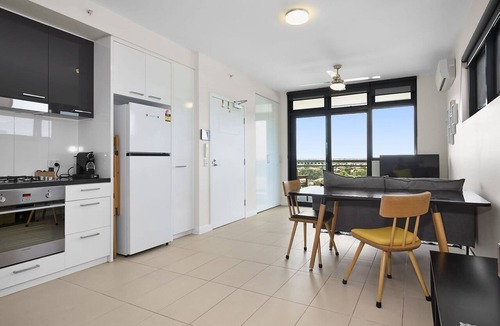 Coburg Apartment | Coburg Loft – 270° Views Skyline Escape