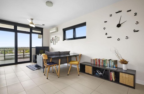 Coburg Apartment | Coburg Loft 270 Views Top Floor Retreat