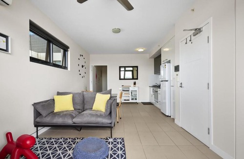 Coburg Apartment | Coburg Loft 270 Views Top Floor Retreat