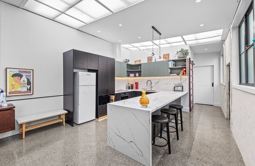 Collingwood House | COLLINGWOOD HAVEN-3beds, 4 bath +GARAGE -6 guests-Walk to CBD, stylish open plan
