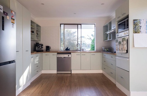 Vincentia House | Collingwood Villa, A large family beachfront escape -Dog friendly! Can sleep 18