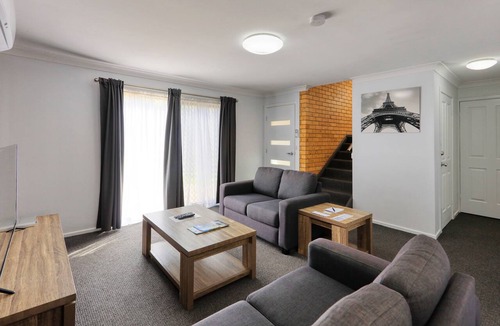 Young Hotel | Colonial Motel and Serviced Apartments