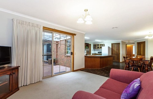 Warrnambool House | Comfort on Conns