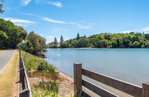 Evans Head Apartment | Comfortable 2BR coastal unit with WiFi, BBQ area, parking & linen included, close to beach, oval