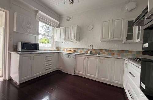 Chatswood Apartment | Comfortable 3BR House Unit in Chatswood w/Parking