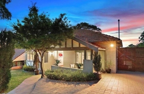 Chatswood Apartment | Comfortable 3BR House Unit in Chatswood w/Parking