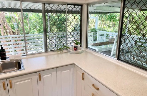 Currimundi House | Comfortable 5 bed Boho Beachhouse -200m beach/lake
