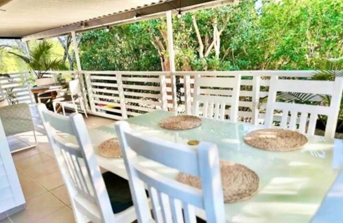Currimundi House | Comfortable 5 bed Boho Beachhouse -200m beach/lake