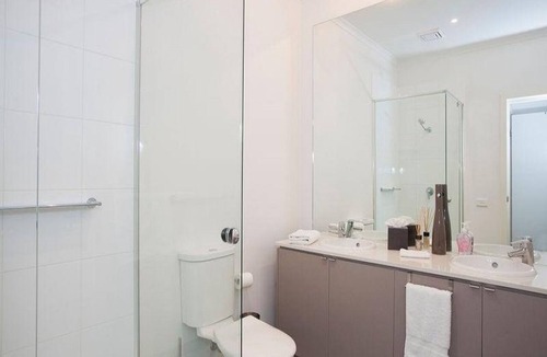 Torquay House | Comfortable, clean and modern in an ideal quiet location