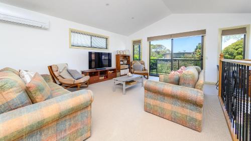 Inverloch House | Comfortable Kathryn Close