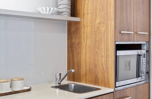 Surfers Paradise Apartment | Comfortable Standard Studio in Surfers Paradise