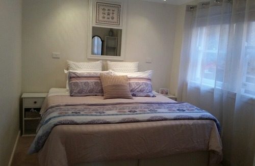 St Ives Apartment | Comfortable, safe, quiet one bedroom granny flat; walk to shops and buses