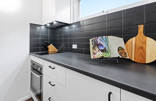 Parkville Apartment | Comfy 1-Bed Unit with Balcony and Parking