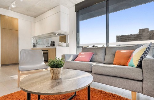 Prahran Apartment | Comfy 2-Bed Balcony Unit near Chapel St