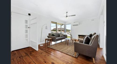 Grovedale House | Comfy bed quiet neighbourhood