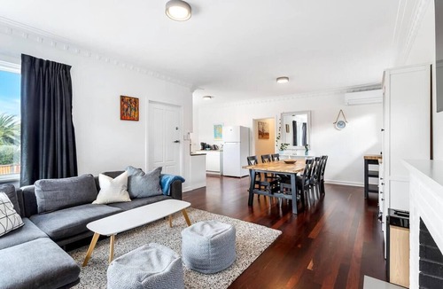 Mosman Park House | Comfy, Great location, 3 Bedroom Entire home, pets welcome