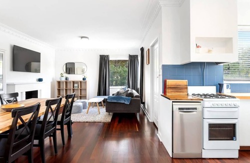 Mosman Park House | Comfy, Great location, 3 Bedroom Entire home, pets welcome