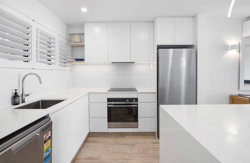 Noosa Heads Apartment | Commodore 5 - Modern Waterfront