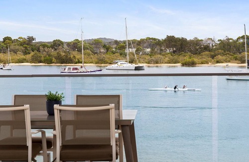 Noosa Heads Apartment | Commodore 5 - Modern Waterfront