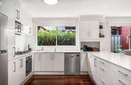 Mile End House | Common Occurrence - Perfectly Positioned in Mile End