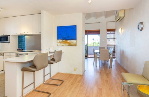Como Villa | Como Mezzanine Retreat