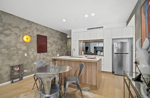 Newstead Apartment | Condo in Newstead