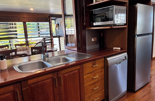 Whitfield Apartment | CONDO with plenty of space and very tropical.Sleeps six people.