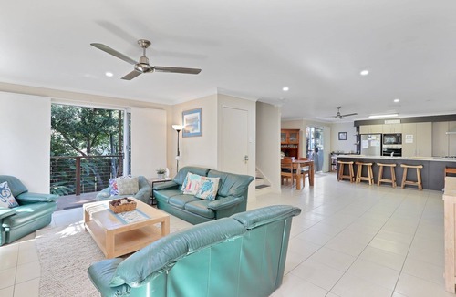 Amity Point House | Contemporary 2 storey home, Central Location.
