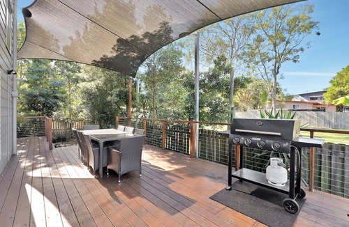 Amity Point House | Contemporary 2 storey home, Central Location.