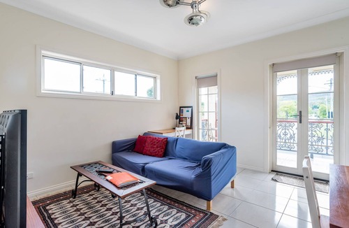Ashgrove Apartment | Contemporary 2BR Escape: Upper-Level Sanctuary