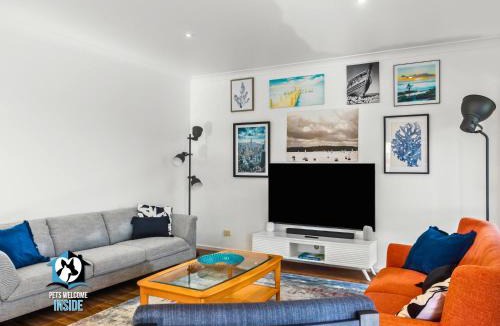 Encounter Bay House | Contemporary Lakeside Stunner 3 bedrooms and jetty