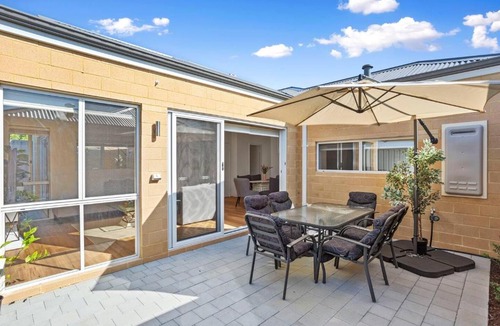 Craigie House | Contemporary Retreat near Hillarys Boat Harbour