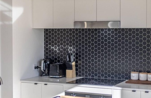 Greenbank House | Convenient Brandnew 4 Beds House, 5 mins to mall