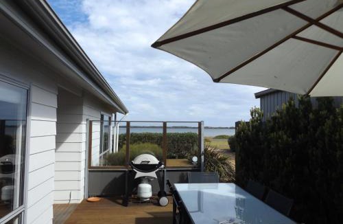 Bonney House | Coorong Waterfront Retreat