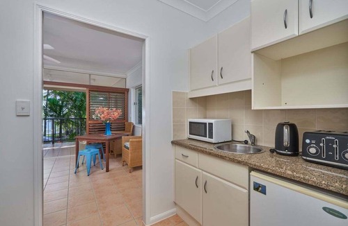 Clifton Beach Apartment | Coral Breeze @ Clifton Beach