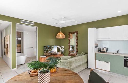 Cairns North Apartment | Coralside One-Bedroom City Getaway