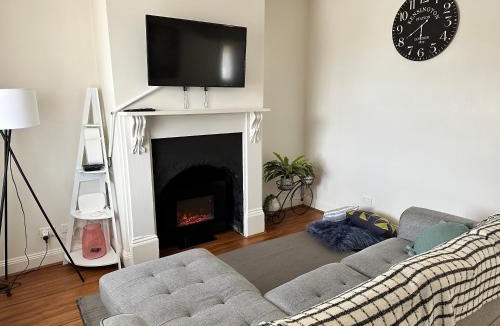 Mount Gambier House | Cornelias Cottage Mount Gambier Central