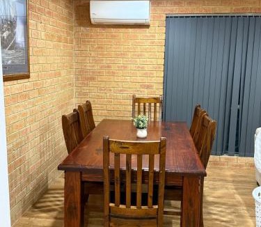 Wonthella Apartment | Corner unit in Geraldton